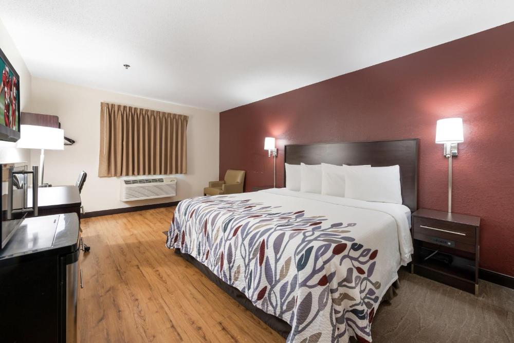 Deluxe King Room - Non-Smoking interior
